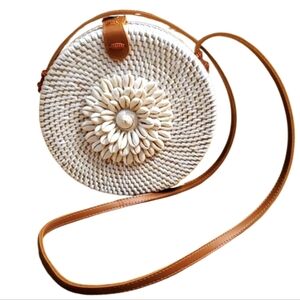Shell‎ and Rattan Circle Crossbody Purse